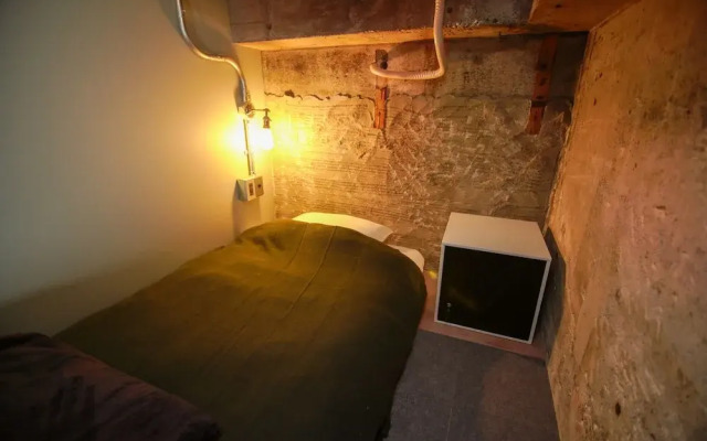 RED SUBMARINE - Hostel