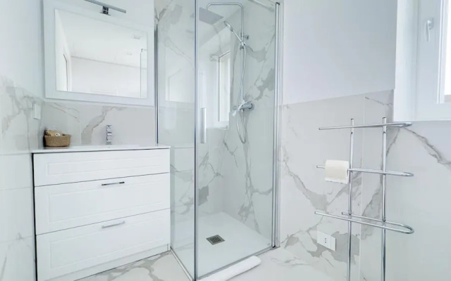 Seafront Modern Farmont Flamingo Suite