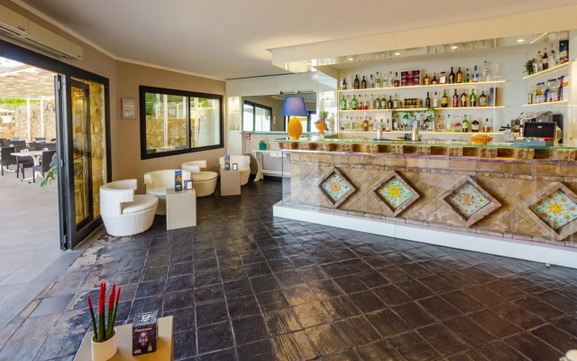 Calanica Residence Hotel