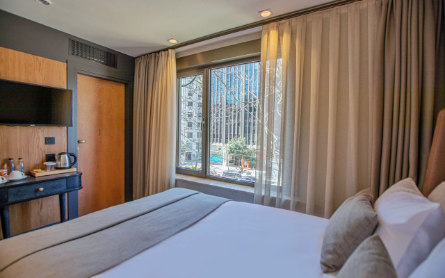 Zeno Suites Hotel
