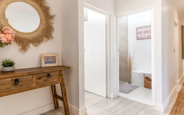 Flamingo Villa Beach Pool Luxury Solar Back Up