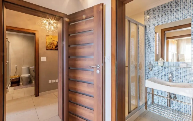 Modern and Comfortable Apart Savoy Garden