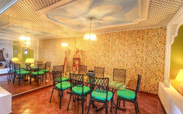 1079 - Frontline Puerto Banus Apartment