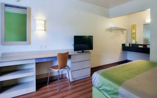 Motel 6 Tallahassee, FL - Downtown