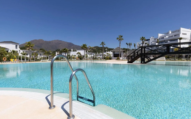 Brand New, Elegant Three Bed Apartment