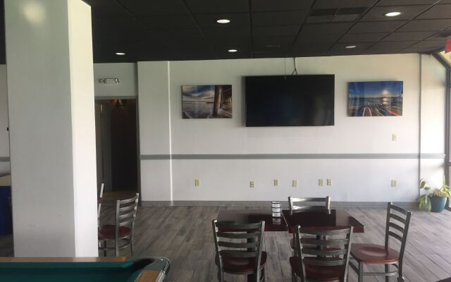 Crystal Coast Oceanfront Hotel