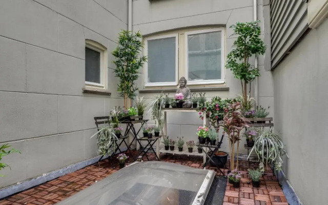 Zen Apartment