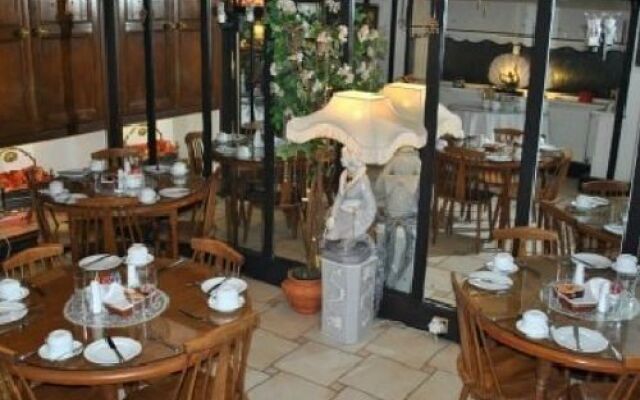 Clifton Villa Hotel