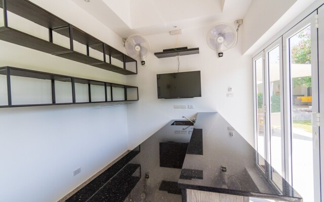 Luxury 5 Bedroom Pool Villa Amrahs