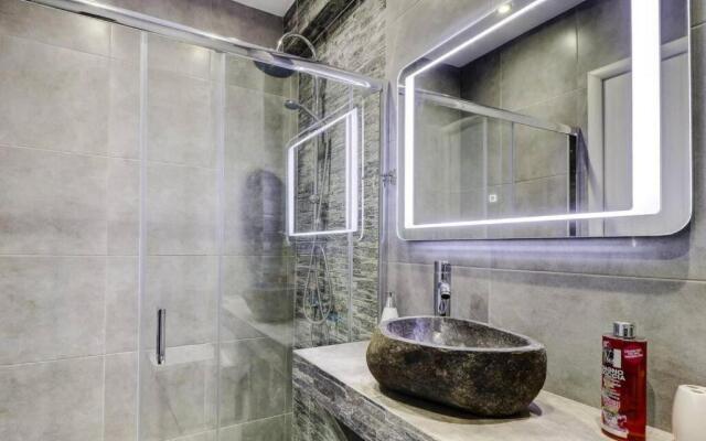 Green-Lux studio 2' from metro Petralona