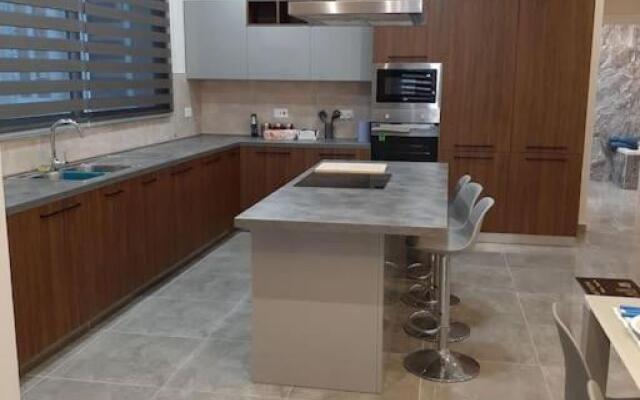 Ocean Blue Apt4 luxurious, modern Apt at Zonqor Pt