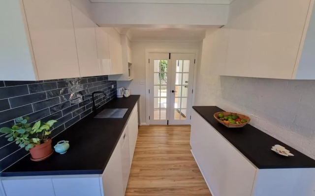 Treeview - A Beautiful 3-bed House in Kiama
