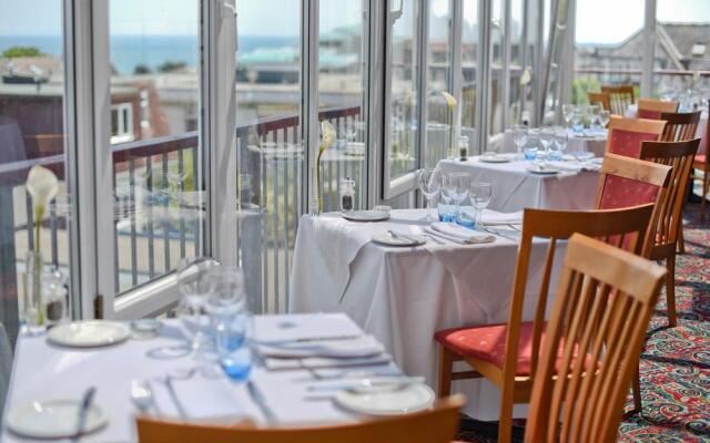 Riviera Hotel & Holiday Apartments