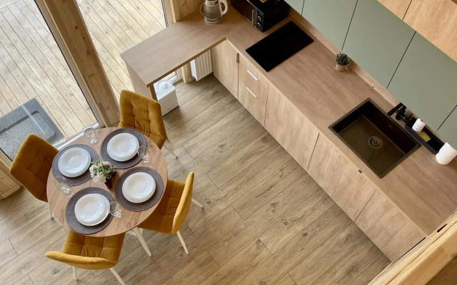 Дом Шелуха (Sheluha House) с сауной у пруда