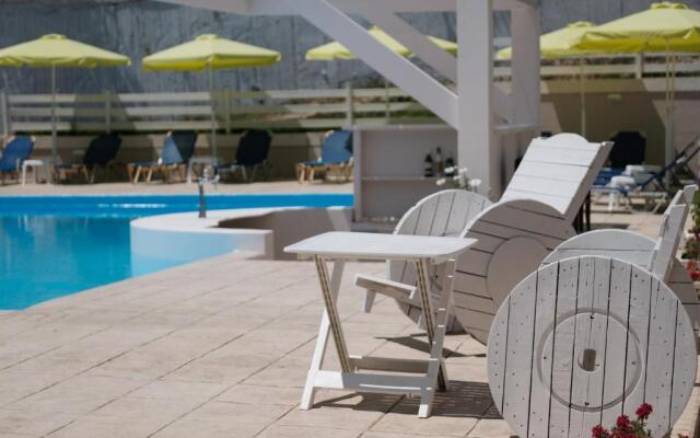 Kouros Apartments & Studios