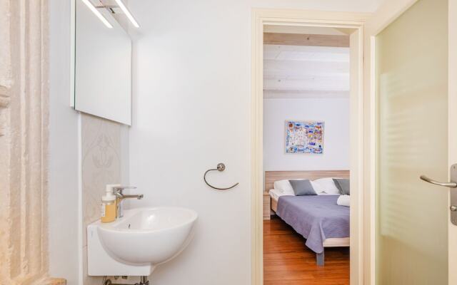 Rafael rooms and apartments by DuHomes