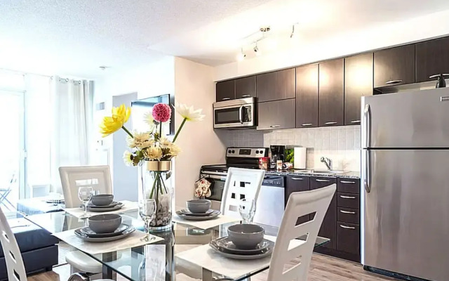Lavish Suites- New Two Bedroom - Amazing CN Tower View