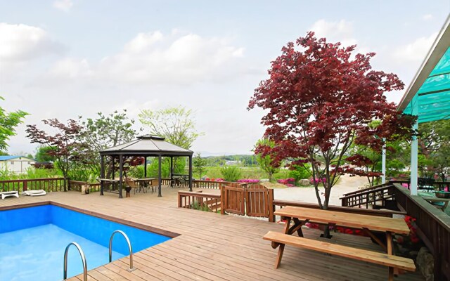 Yeoju Ipobo Riverside Pension