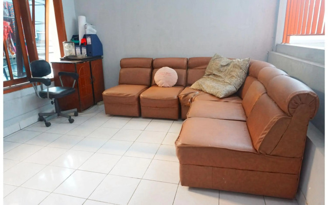 Budi House & Food Station