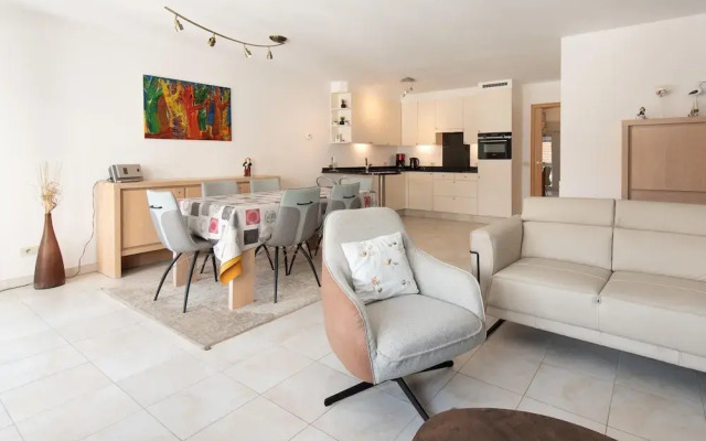 Comfy City Stay Near Sea