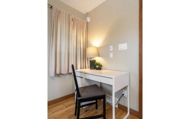 Triceratops Landing I Fire Place I Games I Netflix