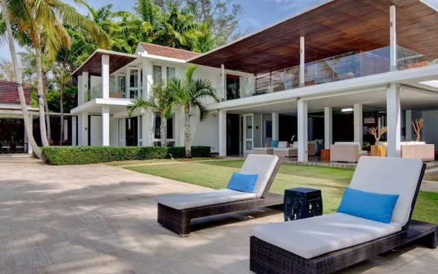 Breathtaking Ocean-view Home w Pool Modern Design