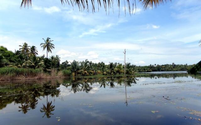 Houseboat Cruise in the Backwaters of Kerala