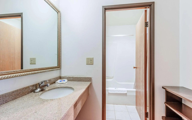 Family Garden Inn & Suites
