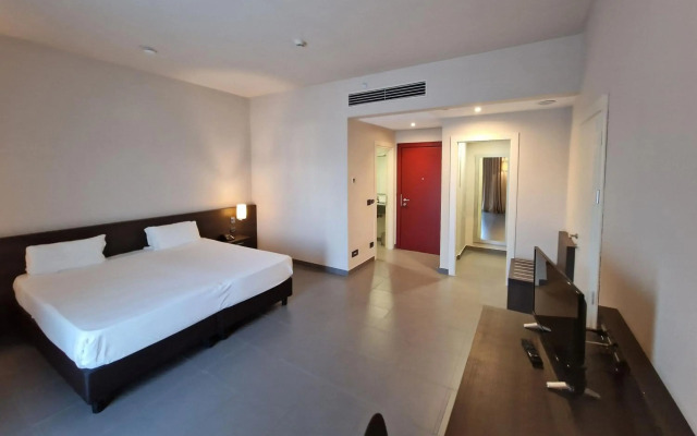 Inn Naples Airport
