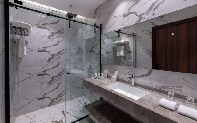 Warwick Al Taif Hotel