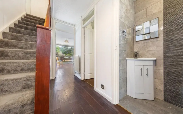 Canton Street - Deluxe Guest Room 2