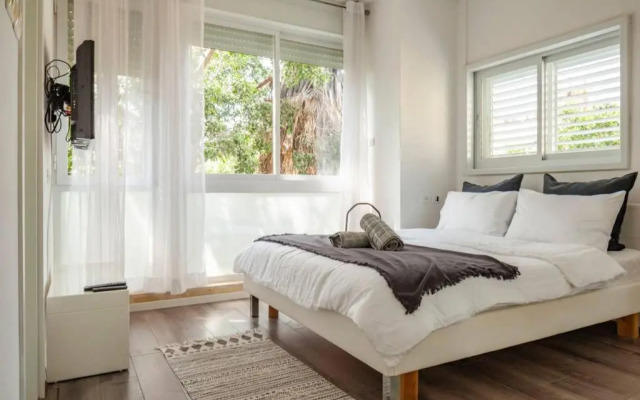 Gordon beach! 2 bedrooms great location