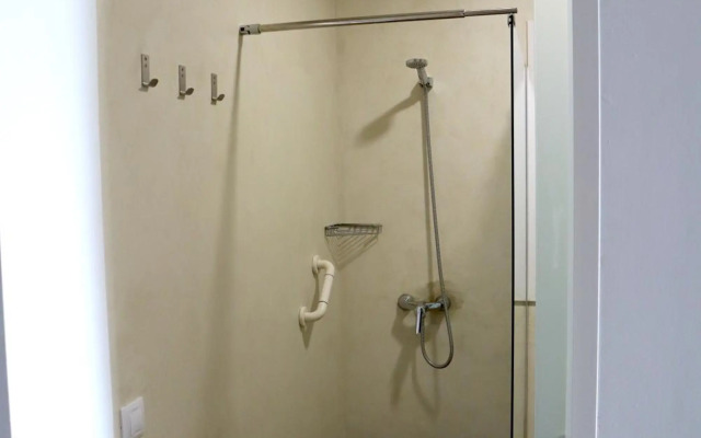 Durmiendo sobre el mar, Vivienda La Baja