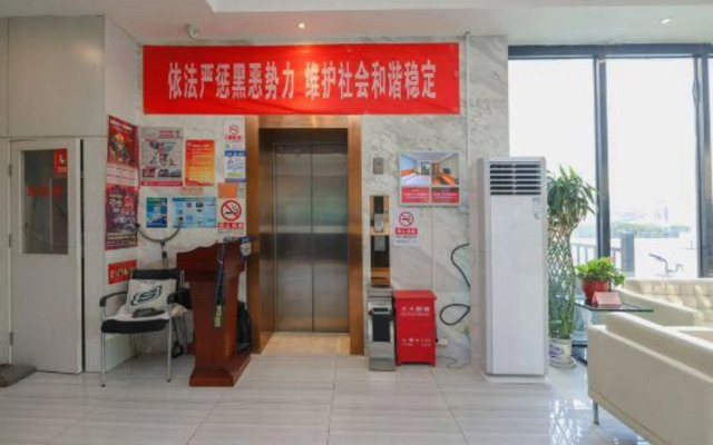 Lemon Bay Hotel (Beijing Wufutang Metro Station)