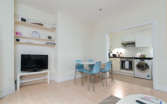 Homely Apartment near Olympia by GuestReady