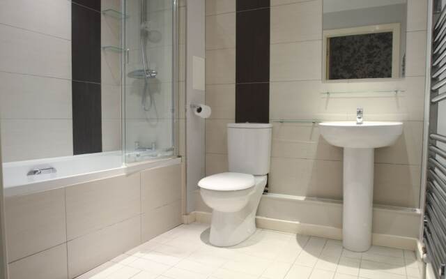 2 Bed Modern Apartment-Wilmington Close