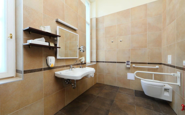 Ipoly Residence - Executive Hotel Suites