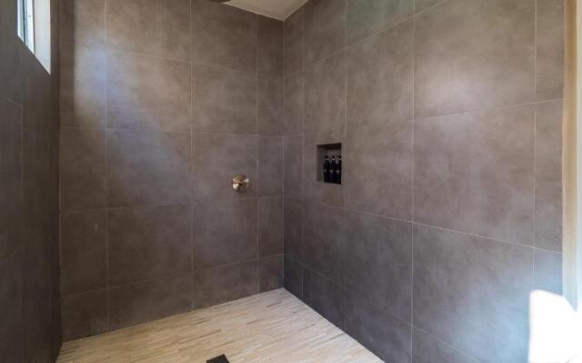 Newly Renovated 8 Bedroom Ocean Front Villa with Pool