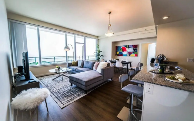 Ocean View II by AvantStay | High-Rise Flat in DT w/ City & Ocean Views!