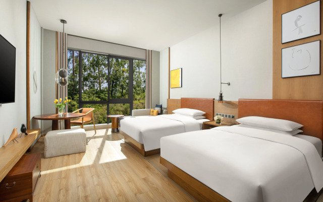 voco Thousand Island Lake by IHG