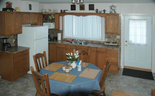 Duck Pond Bed & Breakfast Cottage