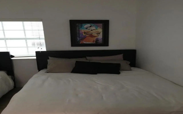 BEST DEAL! 2BR Modern Beachfront Ocean Drive WiFi