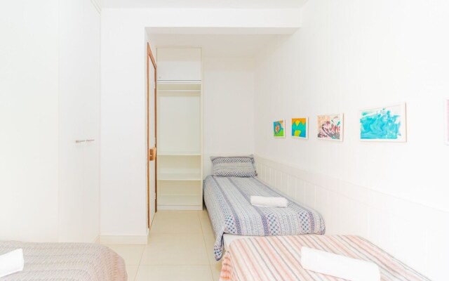 GB76 Pé na Areia Apt 4 Quartos Guarajuba