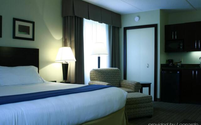 Holiday Inn Express and Suites Kincardine