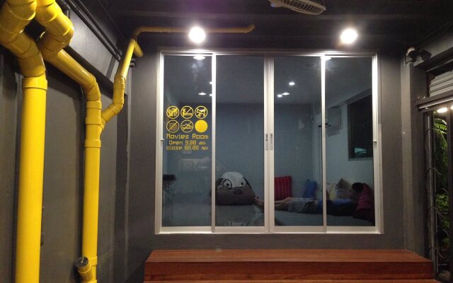 Cubic Bangkok Hostel