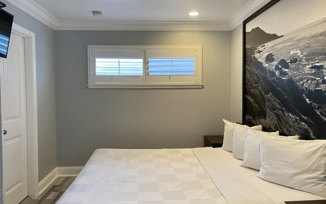Aura Inn Monterey