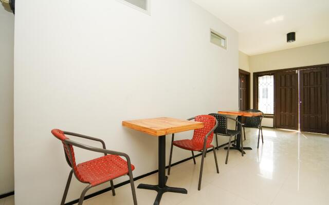 OYO 1541 Padang Pasir C-12 Residence