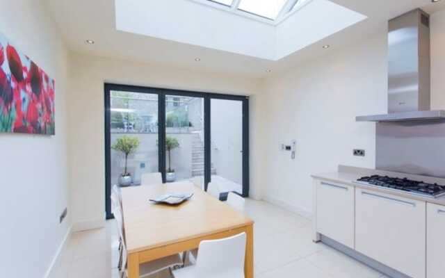The Liam Neeson Suite by 5STARSTAY