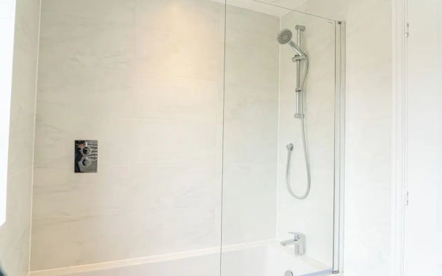 3 Bedroom 3.5 Bathroom House Chichester