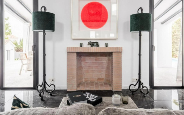 19999- Magnificent and modern decorated villa